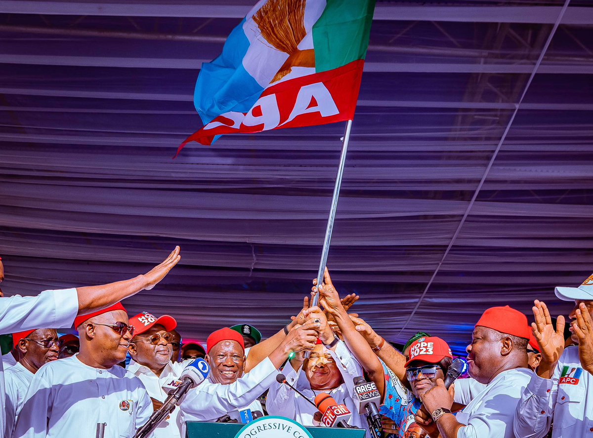 officialSKSM's tweet photo. South East Remains Pivotal To Nigeria's Growth - President Tinubu

* Says Governor Uzodimma deserves 2nd term

President @officialABAT on Wednesday observed that the South East geopolitical zone remains crucial to the growth and development of Nigeria. https://t.co/Casirv0CdV