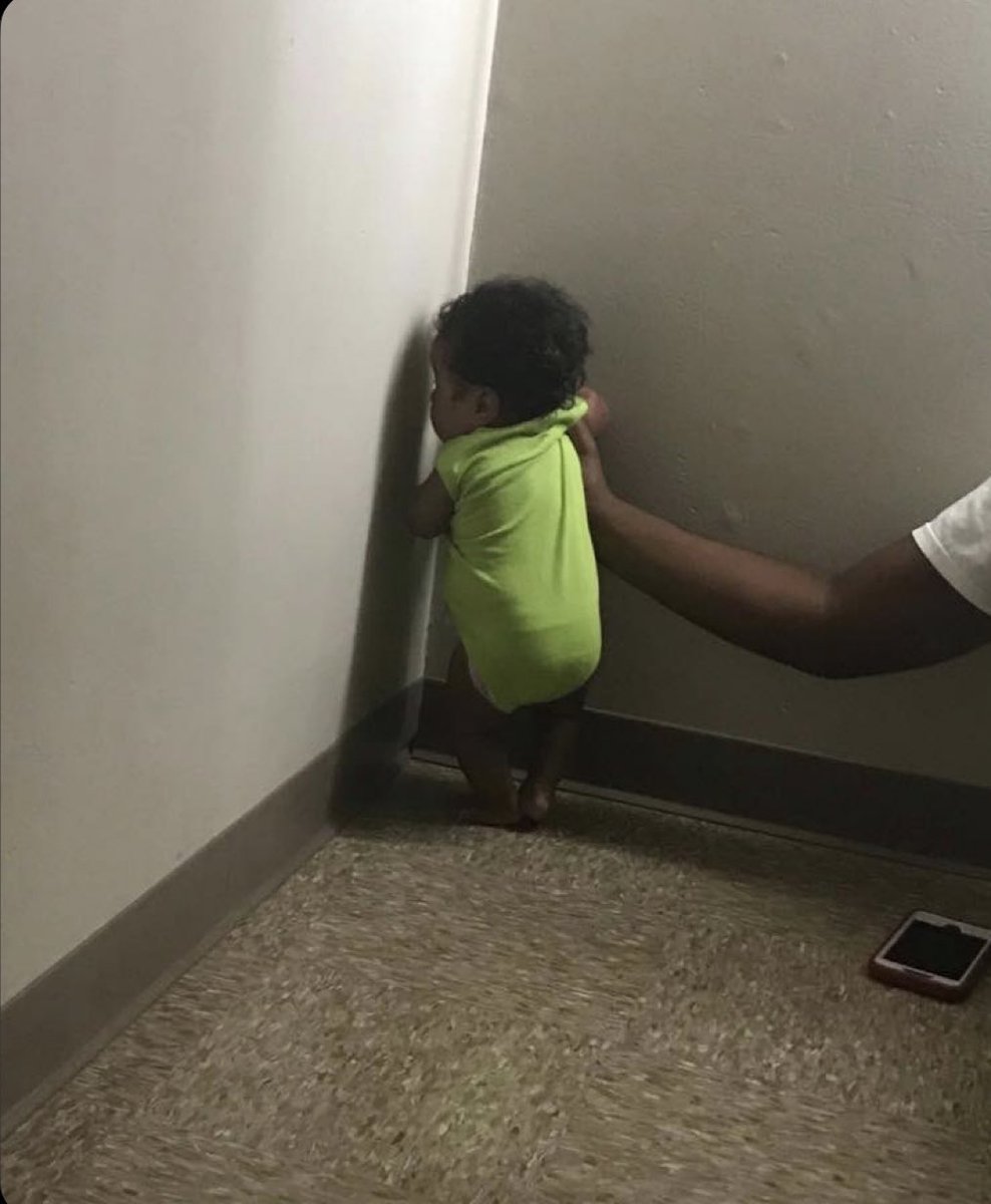 TheAfolaranmi's tweet photo. my child after saying "dada" before "mama" https://t.co/lSuLmjpZwH
