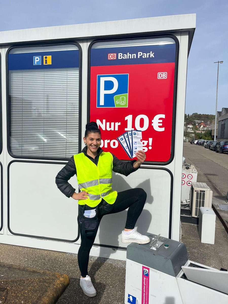 WildEmotionUlm's tweet photo. Wir sind die nächsten Tage mit unseren Lotsinnen für Contipark &amp; DBBahnparken in Ulm im Einsatz 😊

Die Parkanlage am Ulmer Hauptbahnhof wird umgerüstet 🚧

Über alle wichtigen Änderungen informieren wir Euch vor Ort‼️

#contipark #deutschebahn #umbau #Ulm #Bahnhof #Parken https://t.co/Ud8opPYTqe