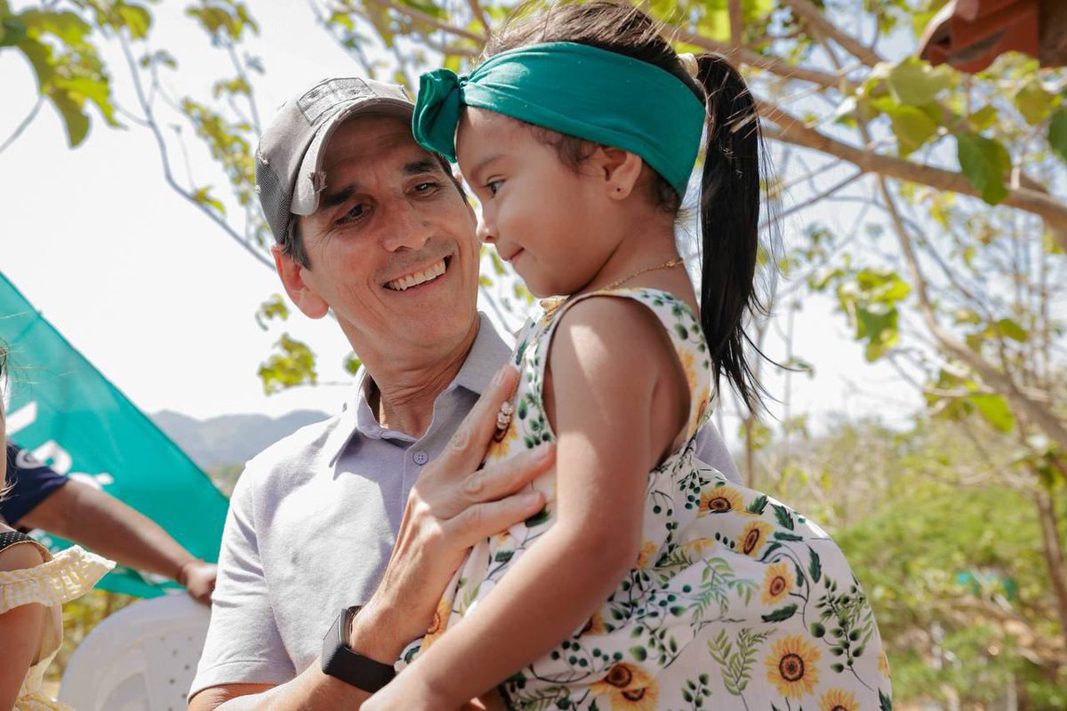 Como padre, tengo el compromiso de seguir trabajando para lograr igualdad para todas las niñas y mujeres de Panamá; para que se cumplan sus derechos de educación, salud y oportunidades. #DíaInternacionaldelaNiña 👧🏻 🙌🏼