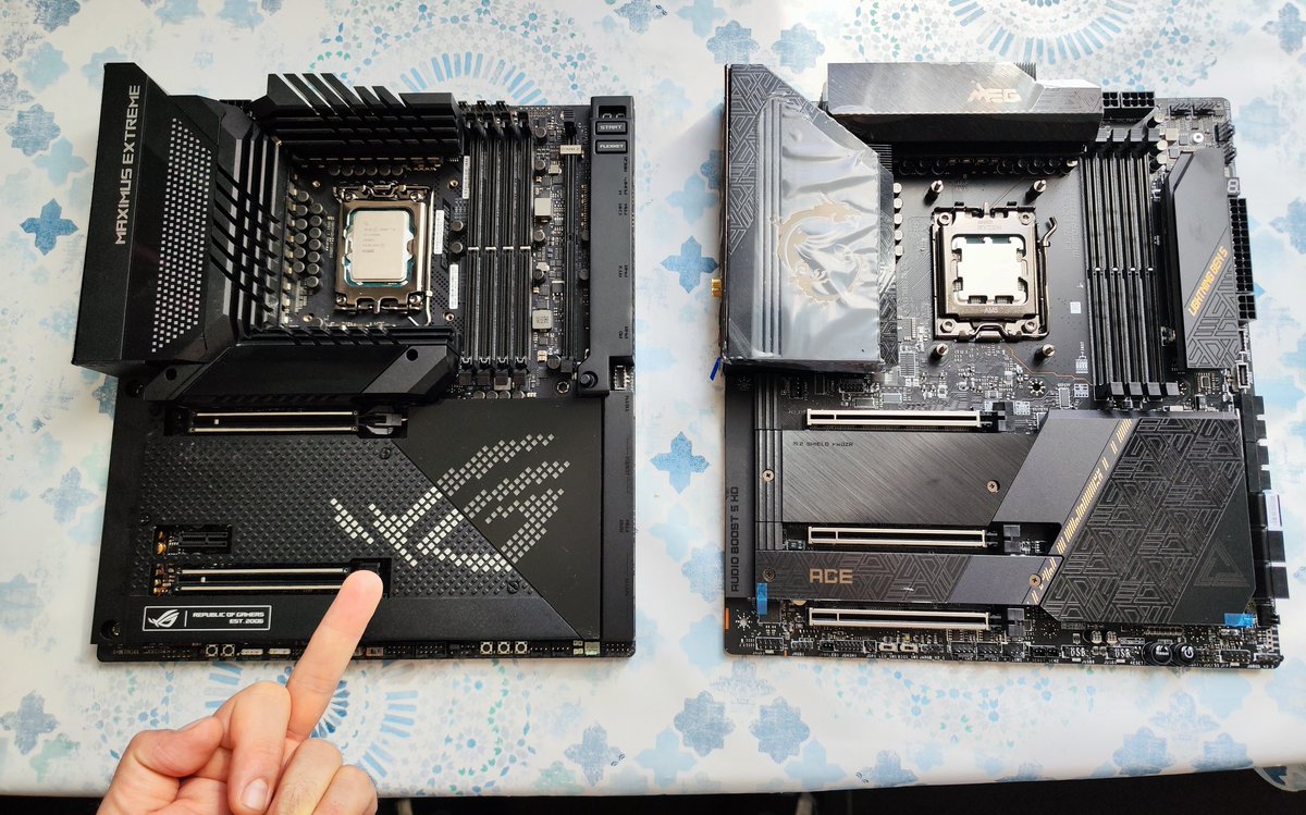 Two years spent in finding workarounds for the <a href="/ASUS/">ASUS</a> lack of quality control and complete disorganisation in fixing problems. fXXk you Asus and welcome <a href="/msigaming/">MSI Gaming</a>. From now on Asus is banned from my house.
