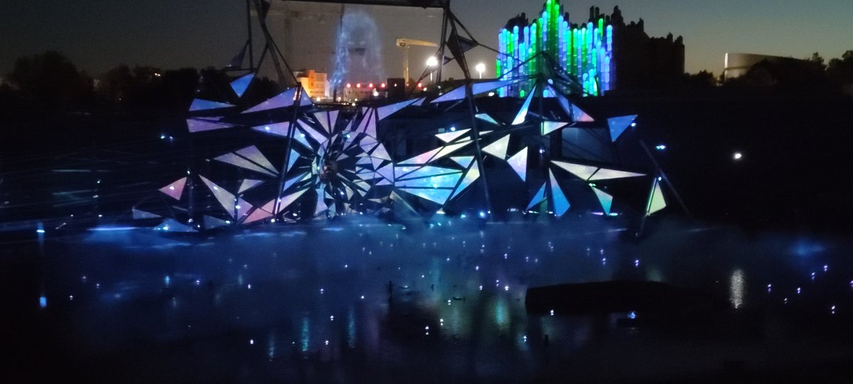 SamSam19904's tweet photo. @futuroscope 🌜❤️✨🌟 https://t.co/BXErqQZk68
