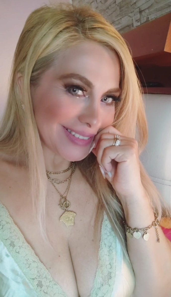 overgess's tweet photo. Trabajar en:
Conservar lo que tienes,
Luchar por lo que quieres,
Valorar lo que posees,
Olvidar lo que te duele,
Perdonar a los que  te  fallaron o te lastimaron 
Disfrutar a los que te Aman❤️
A un corazón con amor nadie le hace daño! https://t.co/Z8svLvbwgX