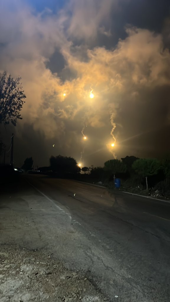 IranObserver0's tweet image. Just flare bombs to see the skies

Israelis are so afraid of Hezbollah that it has made them paranoid