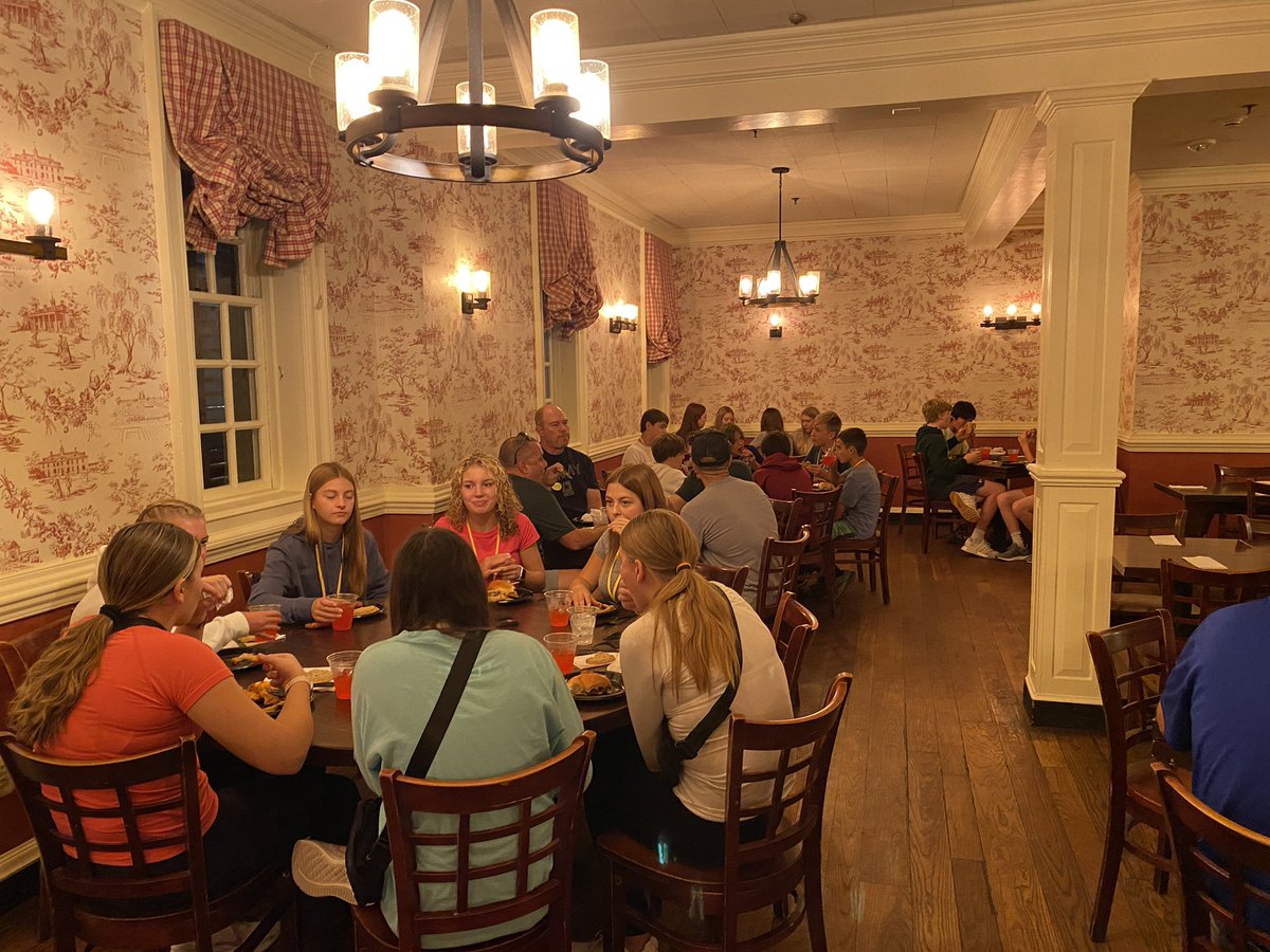 Bus 4 &amp; 5 <a href="/gmsDCSD/">Grizzell Middle School</a> getting ready to tour Mount Vernon Mansion 🇺🇸