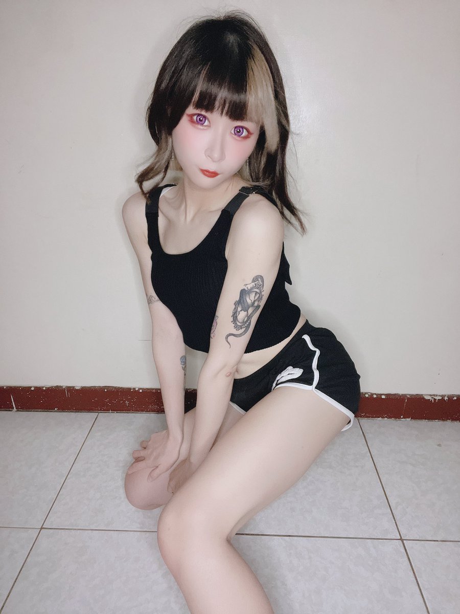 yuuunooola's tweet photo. 已經要進入秋冬了🍂
明年夏天見🥲 https://t.co/GviuyNFdVN