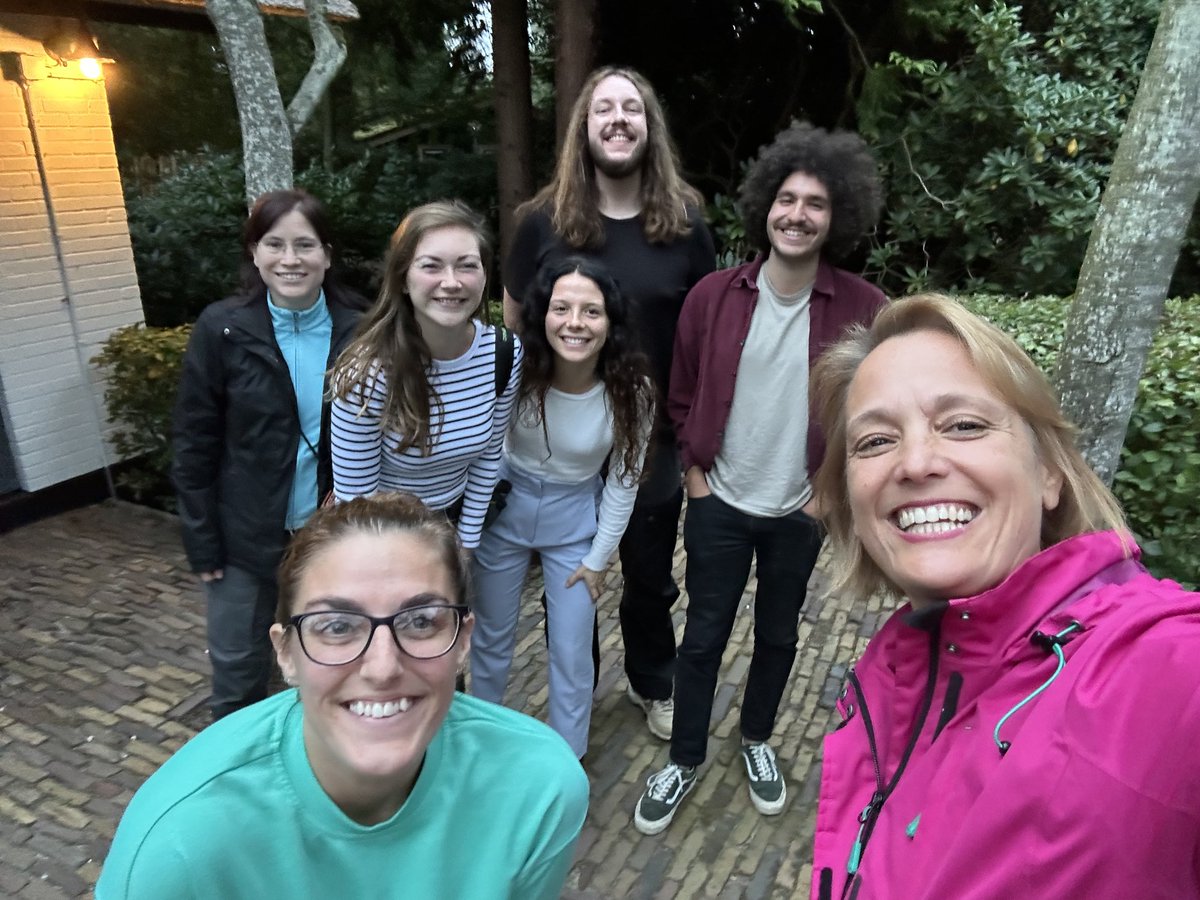 Ariane Briegel (@briegelariane) on Twitter photo Lab retreat! Lab retreat!