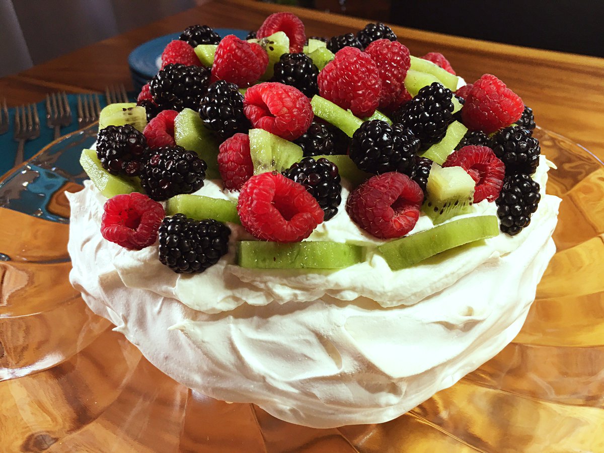 clubfoody1's tweet photo. Today is National #DessertDay🍰🍩🥧
Pavlova... incredibly light &amp; scrumptious!🥰
(check out my next posts👆 &amp; the previous one 👇 for more great dessert recipes😋)

#YouTube 📽️: https://t.co/tCpFdLzlcS
#RECIPE ➡️: https://t.co/7omjxx28LU

@EventGuideToday @DiningGuide2Day https://t.co/KGFGpIYjv3