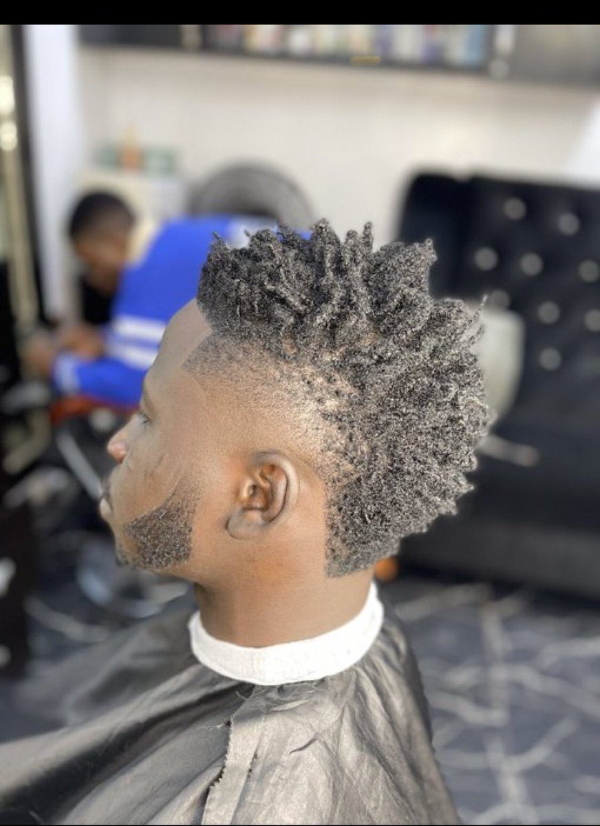 naijatopbarbers's tweet photo. Mohawk by @azCut
#life #love #barber #barbershop #wahl #fade #haircut #andis #barberlove #barberlife #lagos #naija #naijatopbarbers #naijacelebrity #beauty #grooming #nigeria #lekki #andismaster #men #barbershopconnect https://t.co/h1sVMrV2mS
