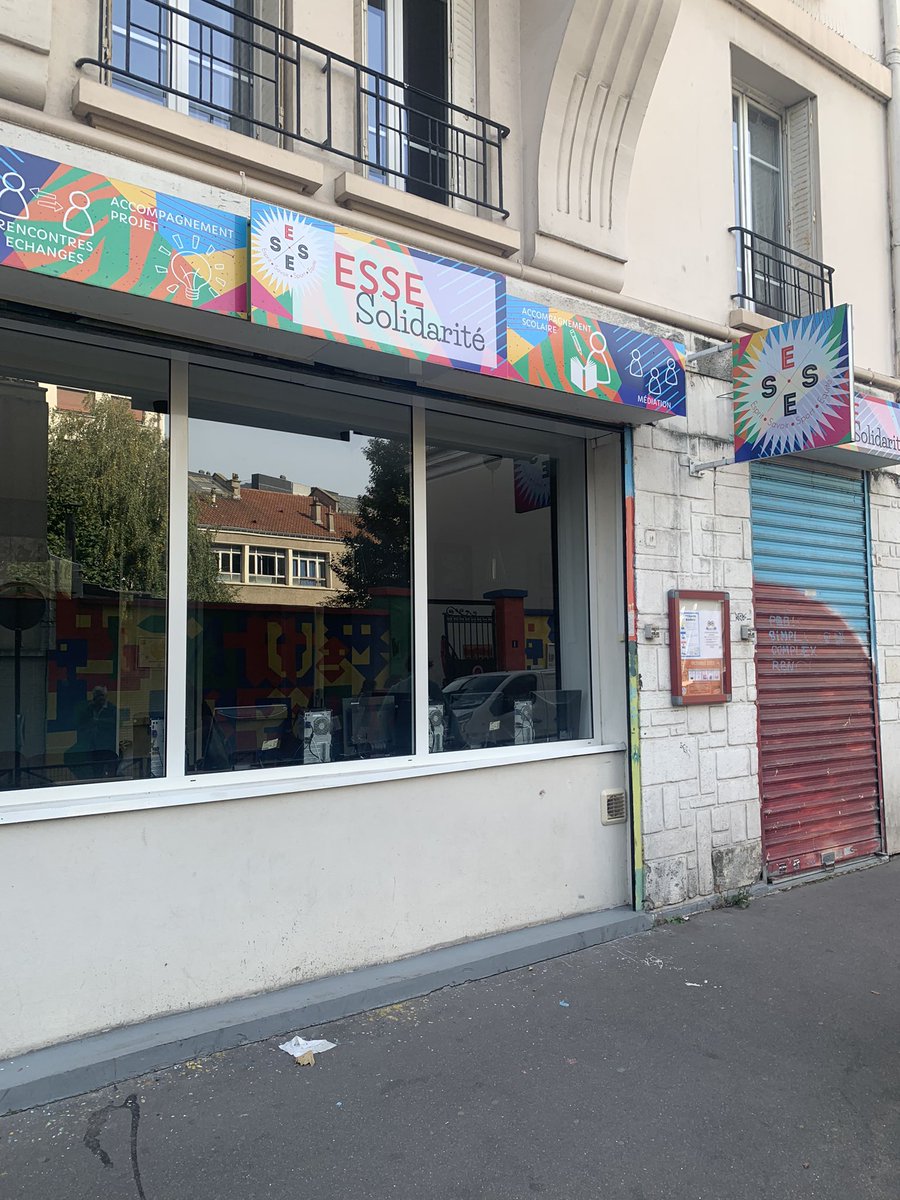 ClgGRouault's tweet image. Mieux connaître l’environnement des élèves, coopérer avec les acteurs locaux, nouer des partenariats: être un acteur du #territoire. Visite du quartier Danube Solidarité Marseillaise pour les personnels volontaires du REP+ #qpv #REP