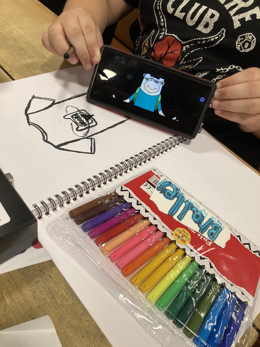 MrsBaldwinArt1's tweet photo. Very busy and focused - All grateful to be part of this group, the new friendships  and the fab art kits they got 🙌🙏 @SignPost_WBH @HaverhillArts https://t.co/zl4WkKZYrl