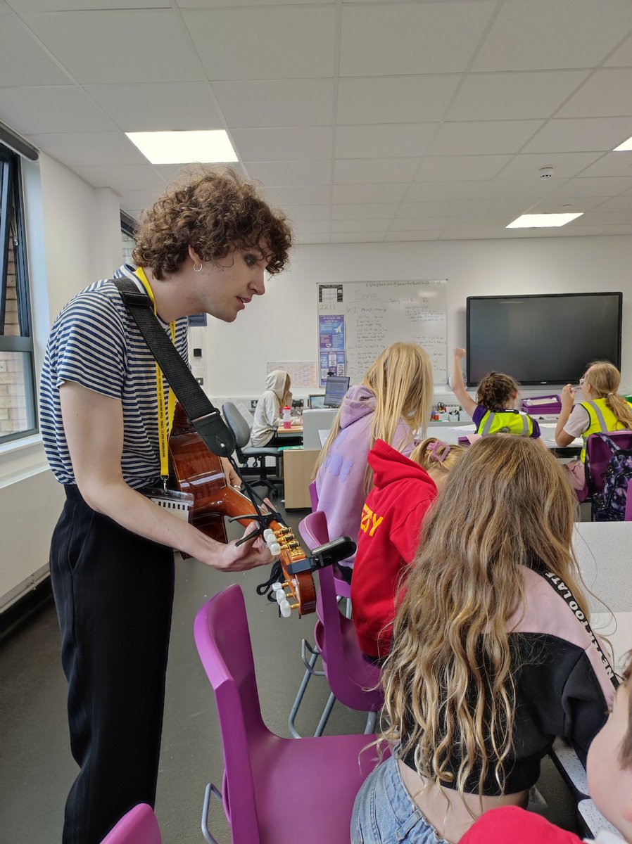 MiniExplorersPD's tweet image. Our #ServiceChildren group enjoyed a fun packed day as part of the Armed Forces Festival @SSCECymru thanks to @HHVCSchool for hosting us and to @TheVCGallery 🎖️ @ForcesFitness 🏃‍♀️ #ForcesFamily ❤️ very proud of our pupils #teamwork 🤝
