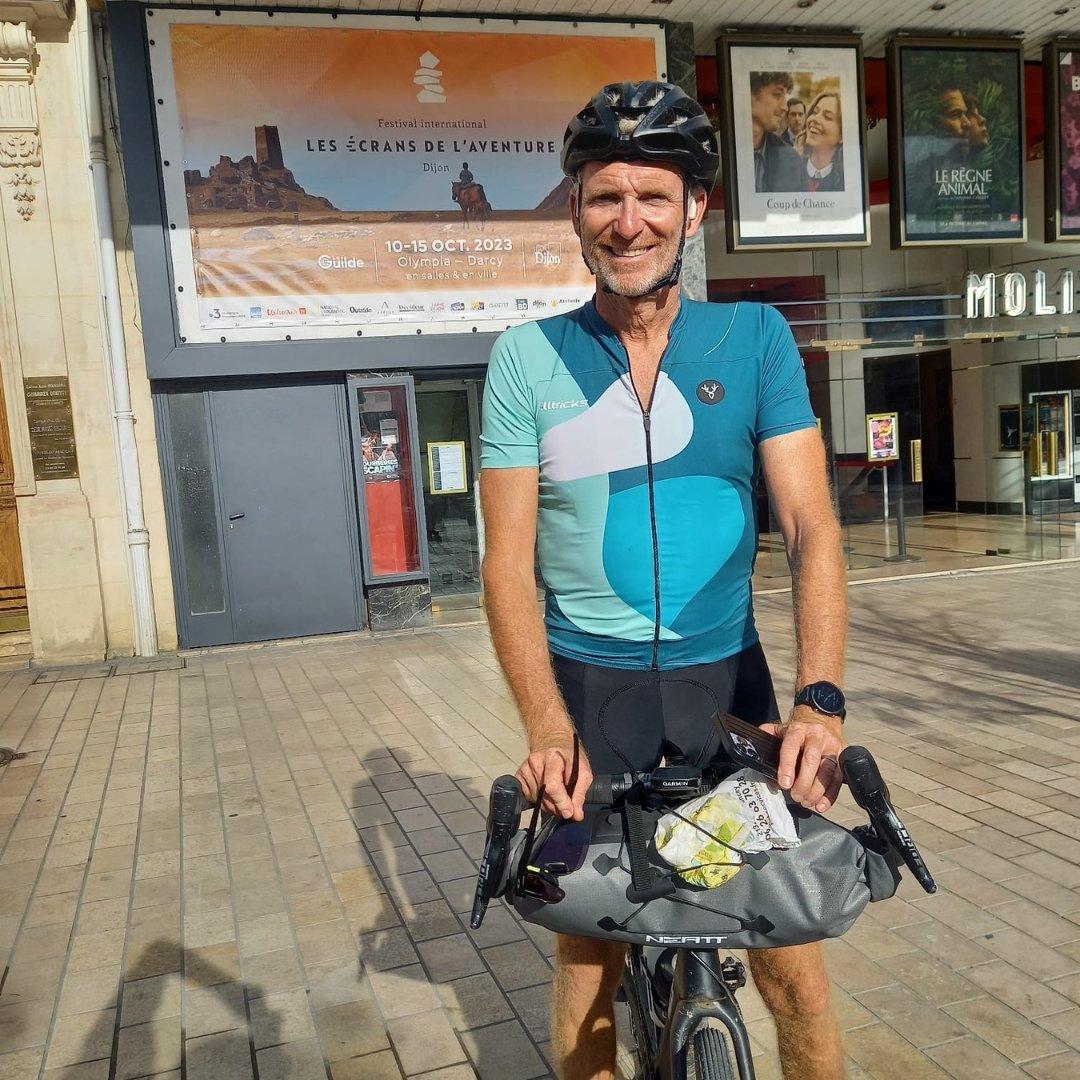 J-1 de notre beau festival <a href="/EcransAventure/">Festival Les Écrans de l'aventure</a>.
<a href="/DenisBrogniart/">Denis Brogniart</a>, président du jury films, vient d'arriver #Dijon à vélo de Paris. 
⚡Bien dans l'esprit #AllerPlusLoin #LaGuildeenAction
🔆Films, livres, BD, podcasts, grimpe, BMX
🚩Amor Mundi, beautés, solidarités