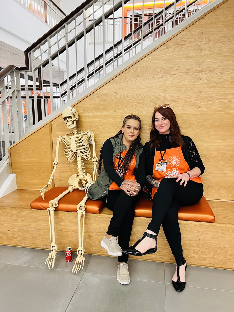 Fabi_NOASM1861's tweet image. Building relationships #nightops #freight #HDU #KnowledgeIsPower #PackNorthProud