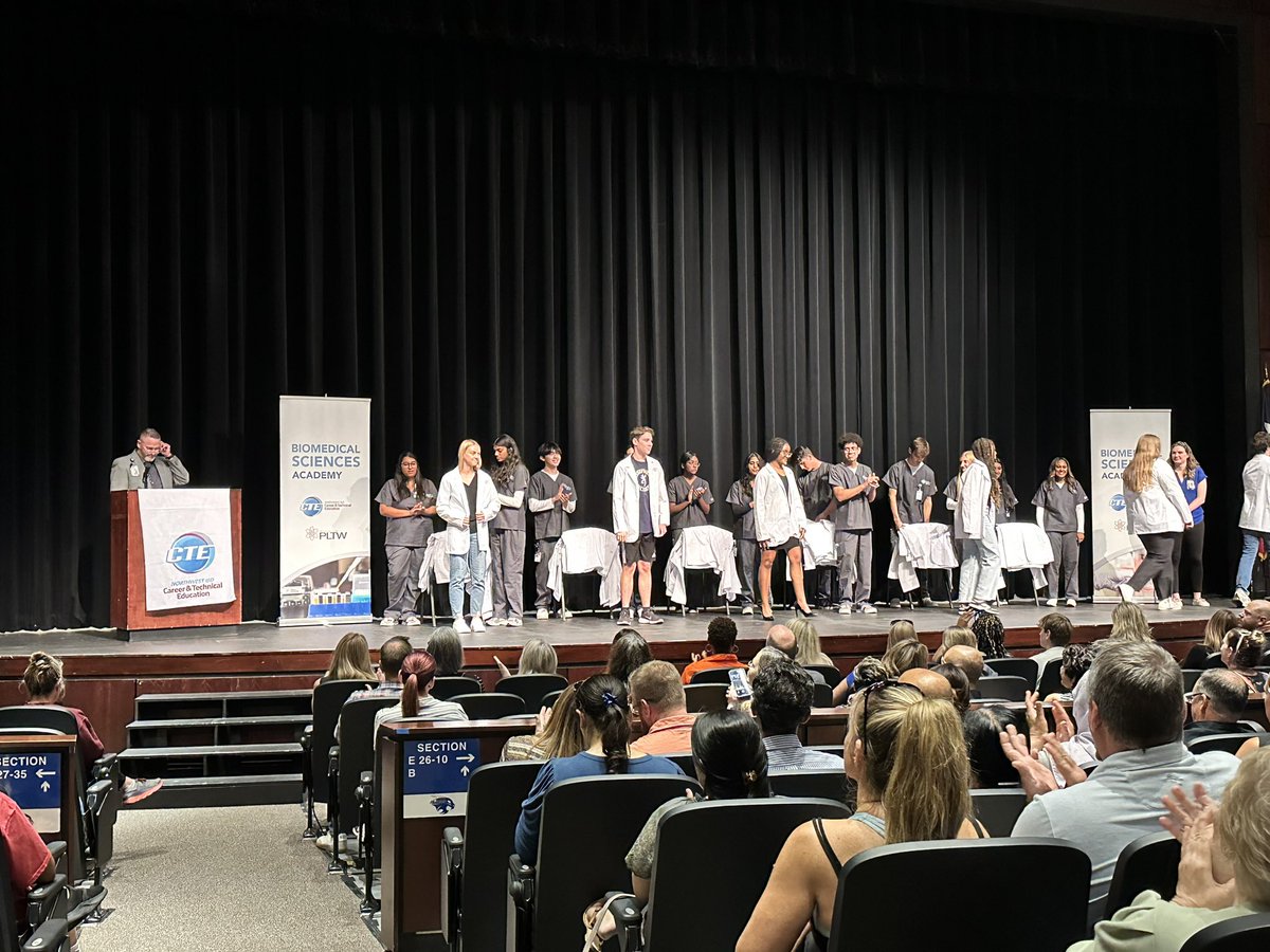 ValentaNISD's tweet photo. 🧬Kicked off today with a lab coat ceremony honoring 68 third year @BNHSBiomed Academy students 🥼 These bright minds are one step closer to their career goals and we are proud of their dedication and accomplishments so far! @NisdCTE @ByronNelsonHigh #iamNisdCTE https://t.co/71jgDMsHYw