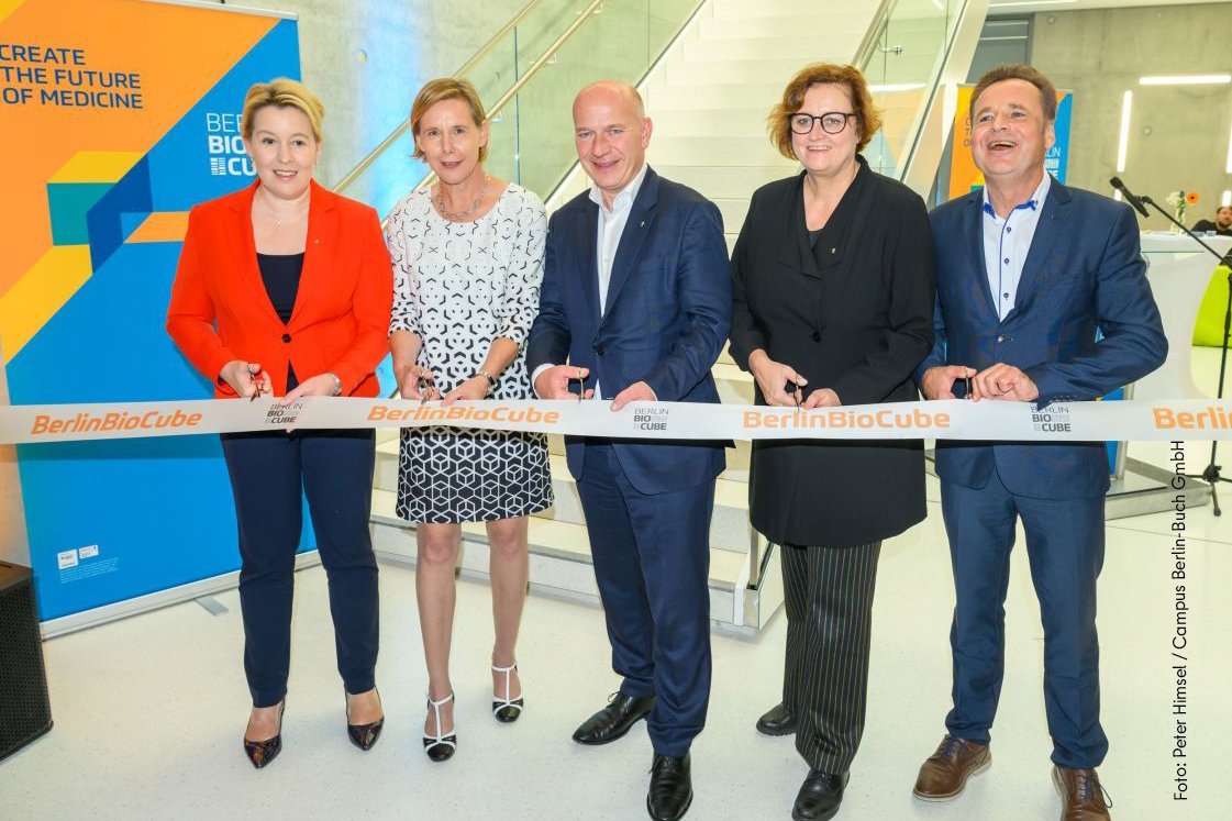 RegBerlin's tweet photo. Heute ist ein guter Tag für Berliner StartUps im Bereich BioTech! 🚀Das Gründerzentrum #BerlinBioCube öffnet seine Türen. Damit sind Innovation, Wissenschaft und Unternehmertum an einem Standort, dem Biotechnologiepark in Berlin-Buch, vereint. @campusbuch @SenWiEnBe @SenWGP https://t.co/Nj6Ob8nbx1