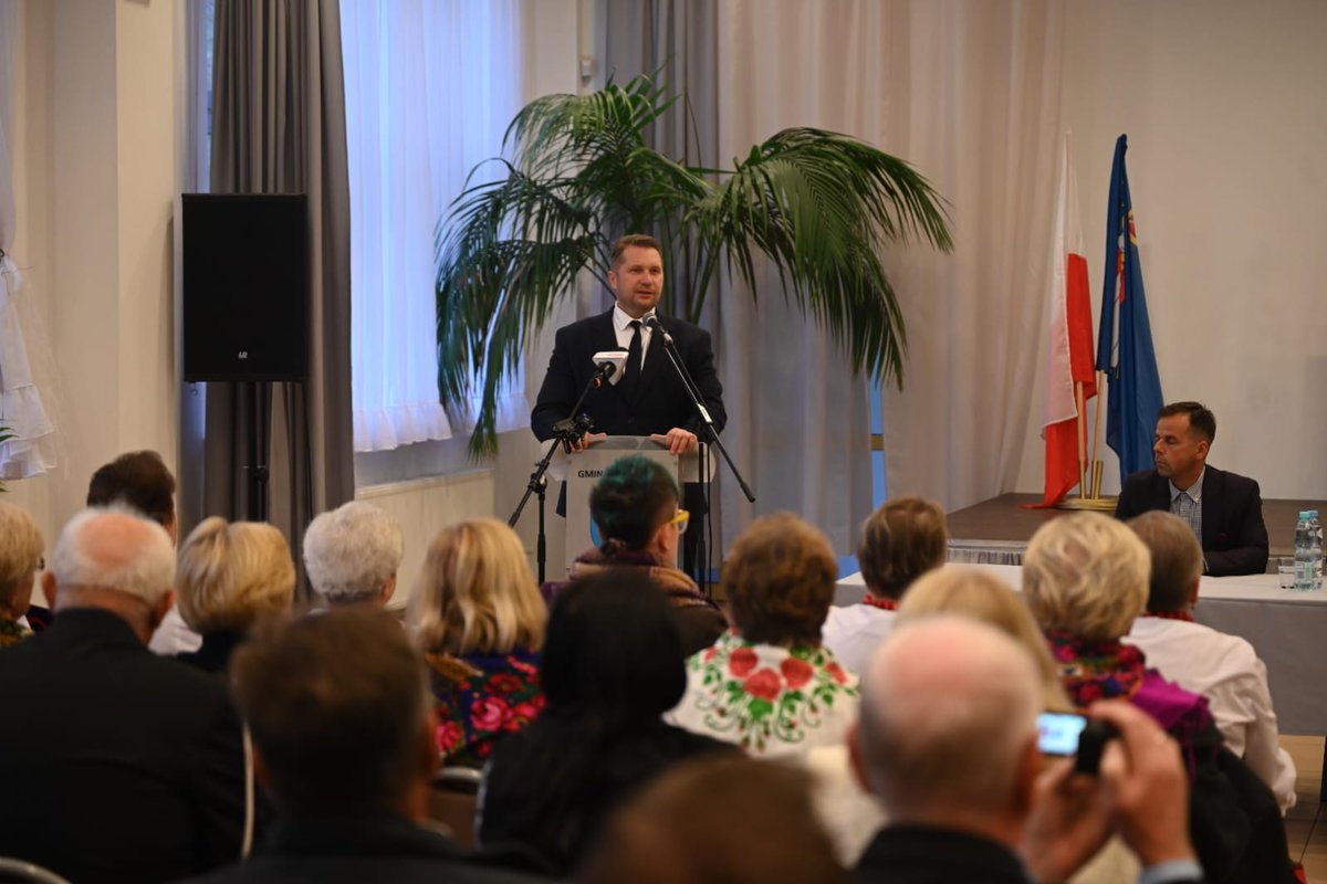 CzarnekP's tweet photo. 🇵🇱 Dziękuję za spotkanie oraz rozmowy w #Zakrzówek!

1️⃣5️⃣ października musimy wybrać #BezpiecznaPolska, Polskę dumną i rozwijającą się. Gwarantują to dalsze rządy @pisorgpl. https://t.co/9YaXtBeQDc