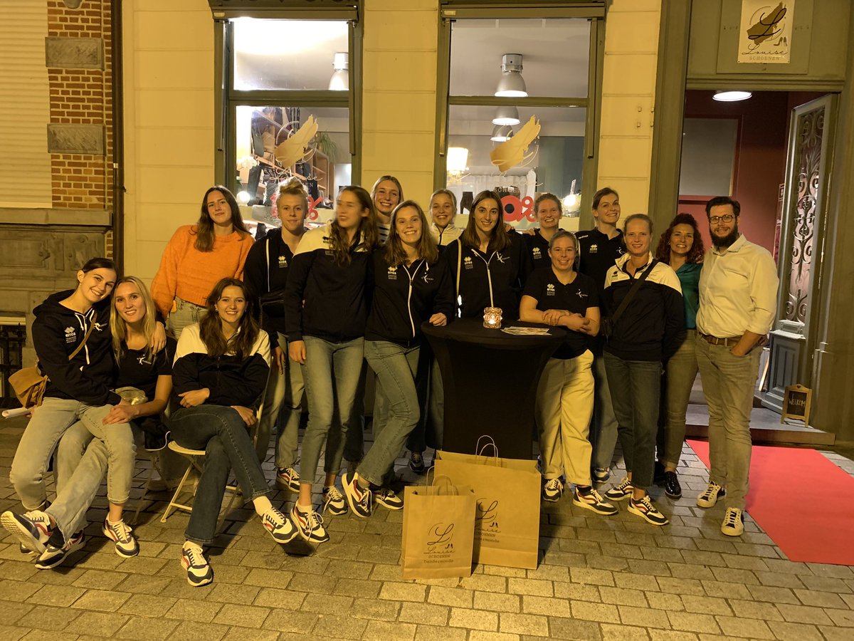 Gisteren kreeg ik de meest gezellig, leukste, coolste, … volleybal 🏐 dames over de vloer 🤩 @vcoudegem 
.
Super fier om hun sponsor te zijn 🥳
.
We wensen jullie alvast een top seizoen toe 💪🏼👊🏼 🔝team 🙌🏼
#louiseschoenen #elegantievanformaat #fieresponsor #vcoudegem #ladiesnight