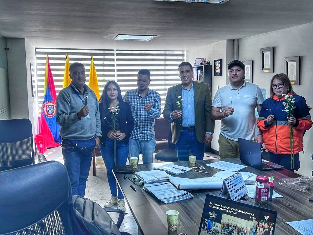 PastoTransito's tweet photo. El Secretario de @PastoTransito @recalde_javier reunió con deportistas extremos como: gravity, stunt bike y stunt motos. El objetivo principal es la inclusión de estos deportistas en la Mesa de Seguridad Vial Local. Se enfatizaron medidas de seguridad bajo la normatividad vigente https://t.co/LwxzvYpxTM