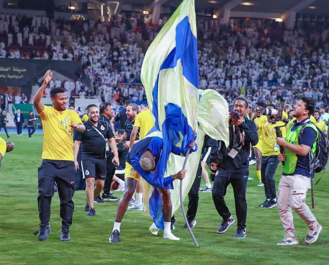 ByanNassr's tweet photo. 🟡 صورة كابوسهم تاليسكا تتواجد على شاشات ملعب ارينا 😂💛 https://t.co/IP0UvOqWqe