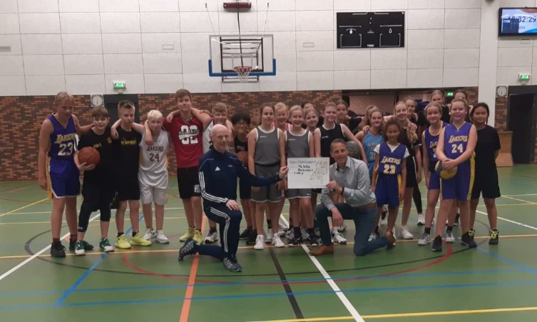 Vanavond ontvingen we een mooi bedrag van de @rabobank van de #raboclubsupport actie. Stemmers en Rabobank bedankt!  #valleybuck