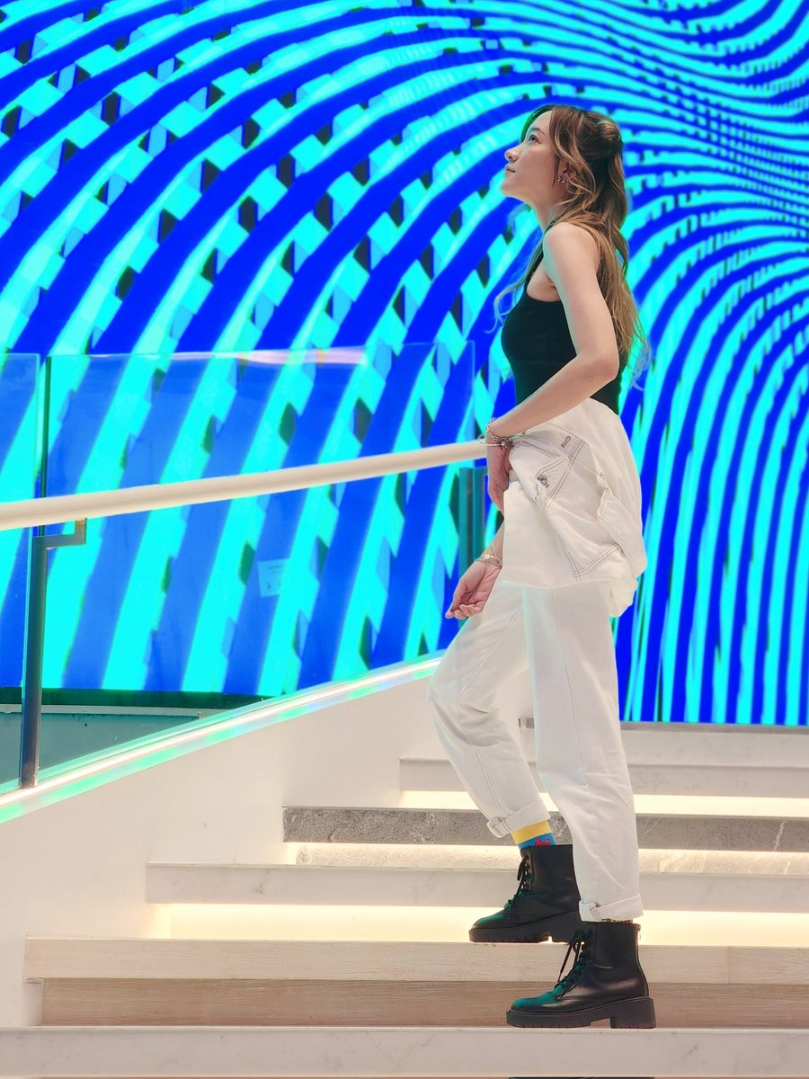 pingmantana's tweet image. และมีดาวหางดวงนึงที่ยังโคจรในอวกาศ... 🌠

✨ Interactive Visual Reality ✨
by @miguelchevalier @SCBXNextTech #SCBX #SCBXNEXTTECH