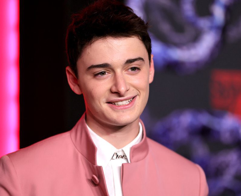 poponze's tweet photo. Noah Schnapp, de “Stranger Things”, se posicionou  sobre o conflito entre Israel e Palestina:

“Ou você apoia Israel ou apoia o terrorismo. Não deve ser uma escolha difícil. Você devia se envergonhar”. https://t.co/RQYqUimU3N