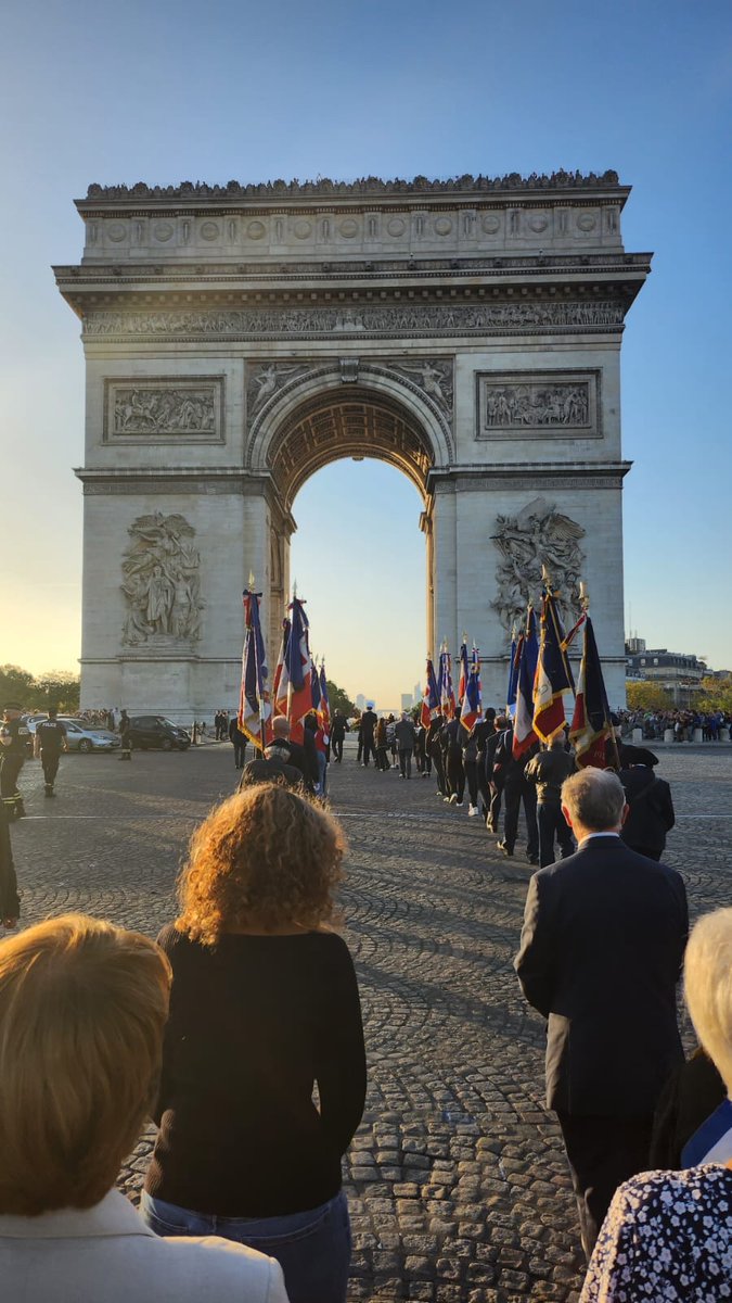 l_vastel's tweet photo. 🔵🇫🇷 NOS ÉLUS ÉTAIENT PRÉSENTS AU RAVIVAGE DE LA FLAMME DU SOLDAT INCONNU 

Aux Morts pour la France, la Ville de @Fontenay92 reconnaissante.

Respect éternel. https://t.co/KWy3iO44ye