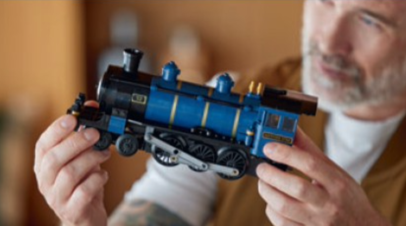 BrickFanatics's tweet photo. Today’s first glimpse of LEGO Ideas 21344 Orient Express Train reveals an incredibly detailed model, one that contains yet another brick-built toilet.
https://t.co/GWgJaNiBbH
#LEGO #LEGOIdeas #TheOrientExpress https://t.co/LwzDa8fVCD