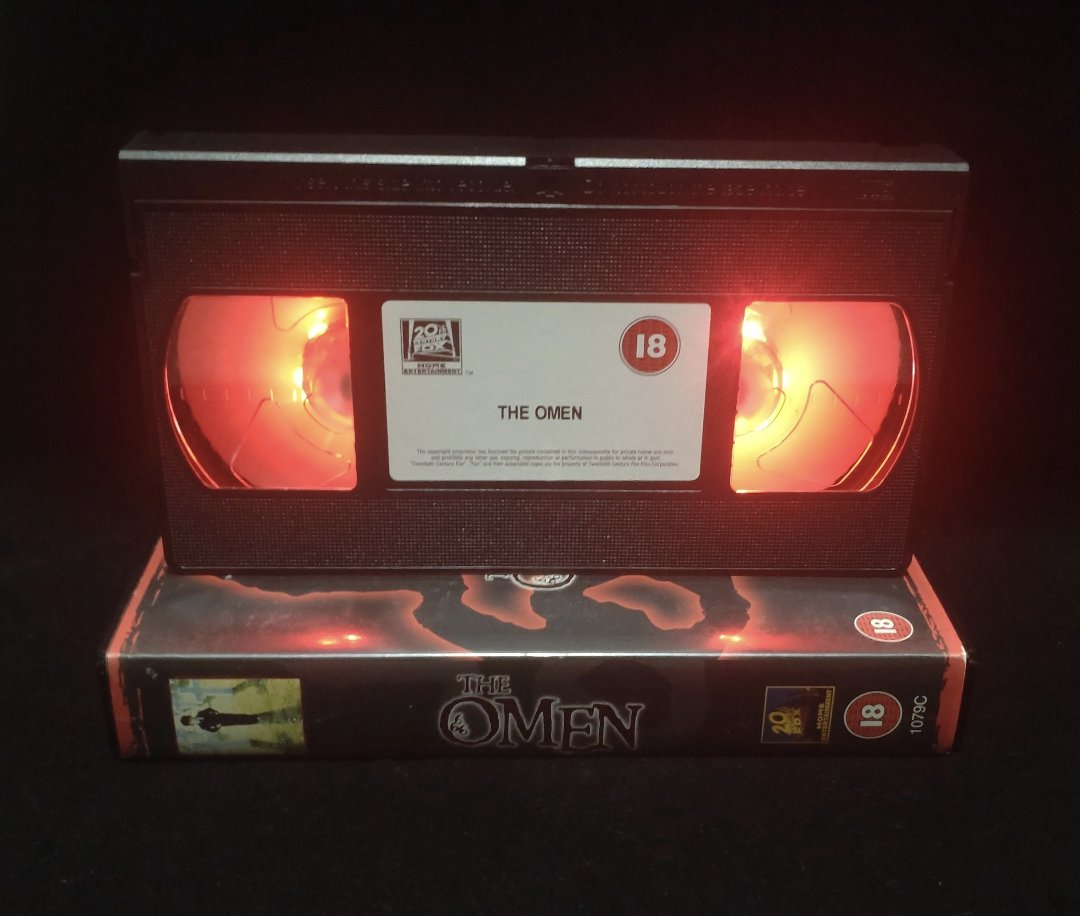ClaresFunkWare's tweet photo. Finally a sale on #etsy!!! Off to the post office I go tomorrow or more I'll force the other half. ๐ so if you place an order today for a #Halloween #Frightlight you should have it by the weekend ๐
#MHHSBD #Gift #CraftBizParty #SBS https://t.co/x1vsaJZFDd