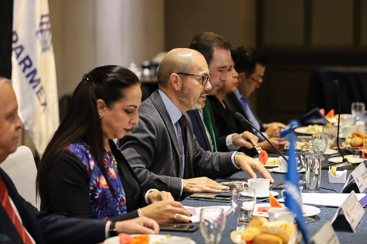 Coparmex's tweet photo. 🔵 Iniciamos el segundo día de nuestras #JuntasNacionales con la sesión conjunta de las Comisiones Fiscal y Capital Humano, presididas por @domingoruizl y @Hpitol. 

La reunión contó con la participación de @NormagabrielaL5, Directora de Incorporación y Recaudación del @Tu_IMSS. Juntos, exploramos la relevancia de la recaudación, el cumplimiento de las aportaciones y el trabajo colaborativo desde el sector empresarial.

Un paso firme hacia un mejor México a través de la cooperación y el aprendizaje. 💼📊🇲🇽