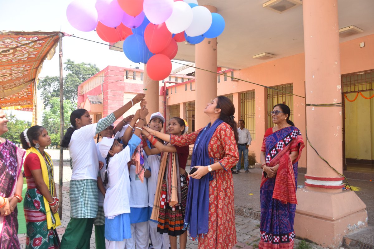DmSambalpur's tweet photo. #Adaughter is not a tension but equal to ten son.
# Beti Bachao, Beti Padhaao
District Administration Sambalpur celebrated International Girl Child Day today. Various competition and cultural programs was organised in the district to commemorate the day.@CMO_Odisha @IPR_Odisha https://t.co/BPSRt38Vw3