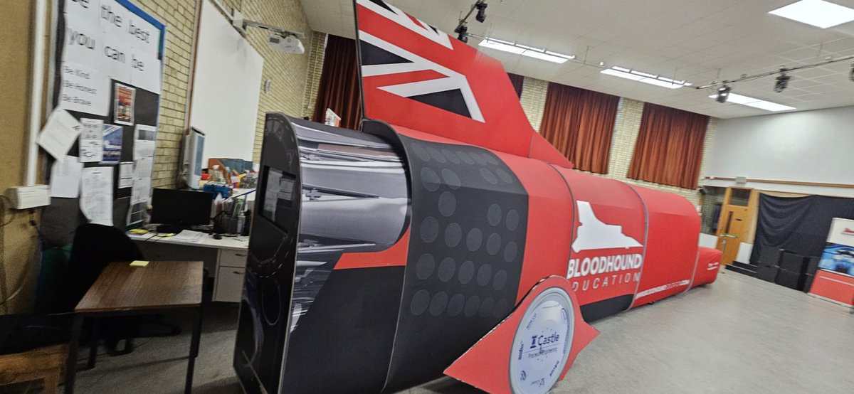 BLOODHOUND_Edu's tweet photo. We've had a great day @NewmarketAcad with
@Bloodhound_LSR @R_A_RHODES @mikepford #allanread #Engineering
@ThisIsEng https://t.co/KJshSbHOyl