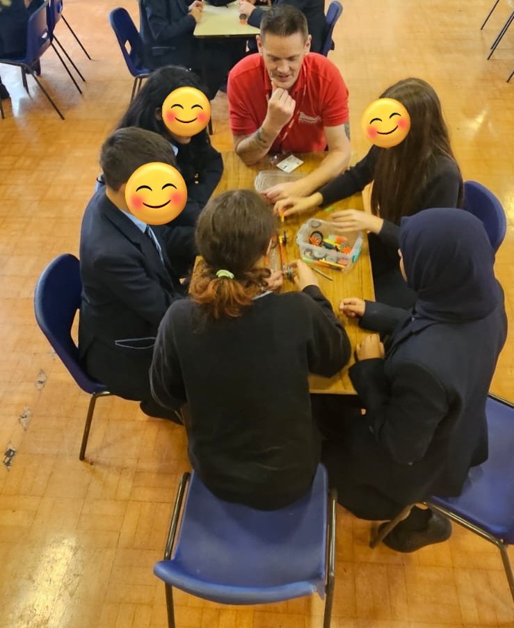 BLOODHOUND_Edu's tweet photo. We've had a great day @NewmarketAcad with
@Bloodhound_LSR @R_A_RHODES @mikepford #allanread #Engineering
@ThisIsEng https://t.co/KJshSbHOyl