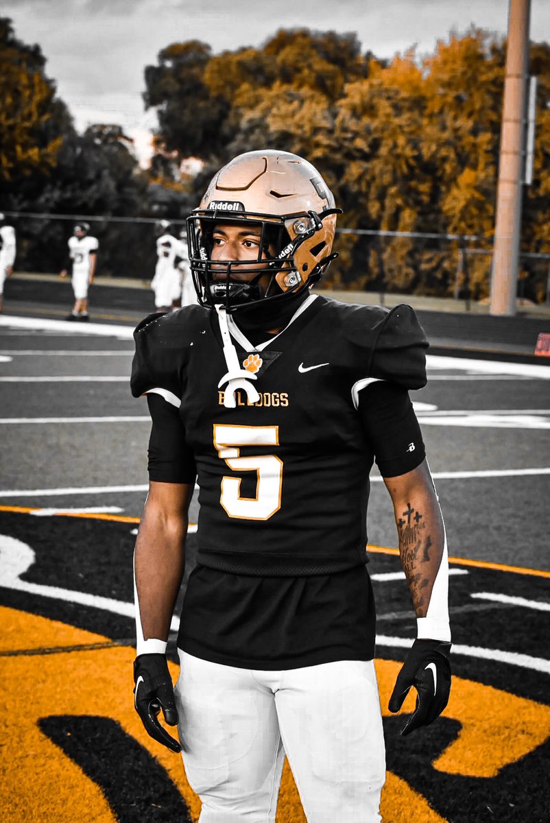 5 game win streak! Been a big playmaker all over the field. Check out the week 4-7 Highlights!! *DNP week 5* (8tds 460 yards in 3 games!) 
@Rivals_Clint <a href="/PrepRedzoneIL/">Prep Redzone Illinois</a> @HSFBscout <a href="/AllenTrieu/">Allen Trieu</a> <a href="/EDGYTIM/">Timothy “EDGYTIM” OHalloran</a> <a href="/CoachBigPete/">Peter "Coach Big Pete" Leinweber</a> <a href="/HLR_FOOTBALL/">Richards Football</a> 

hudl.com/v/2M5aU7