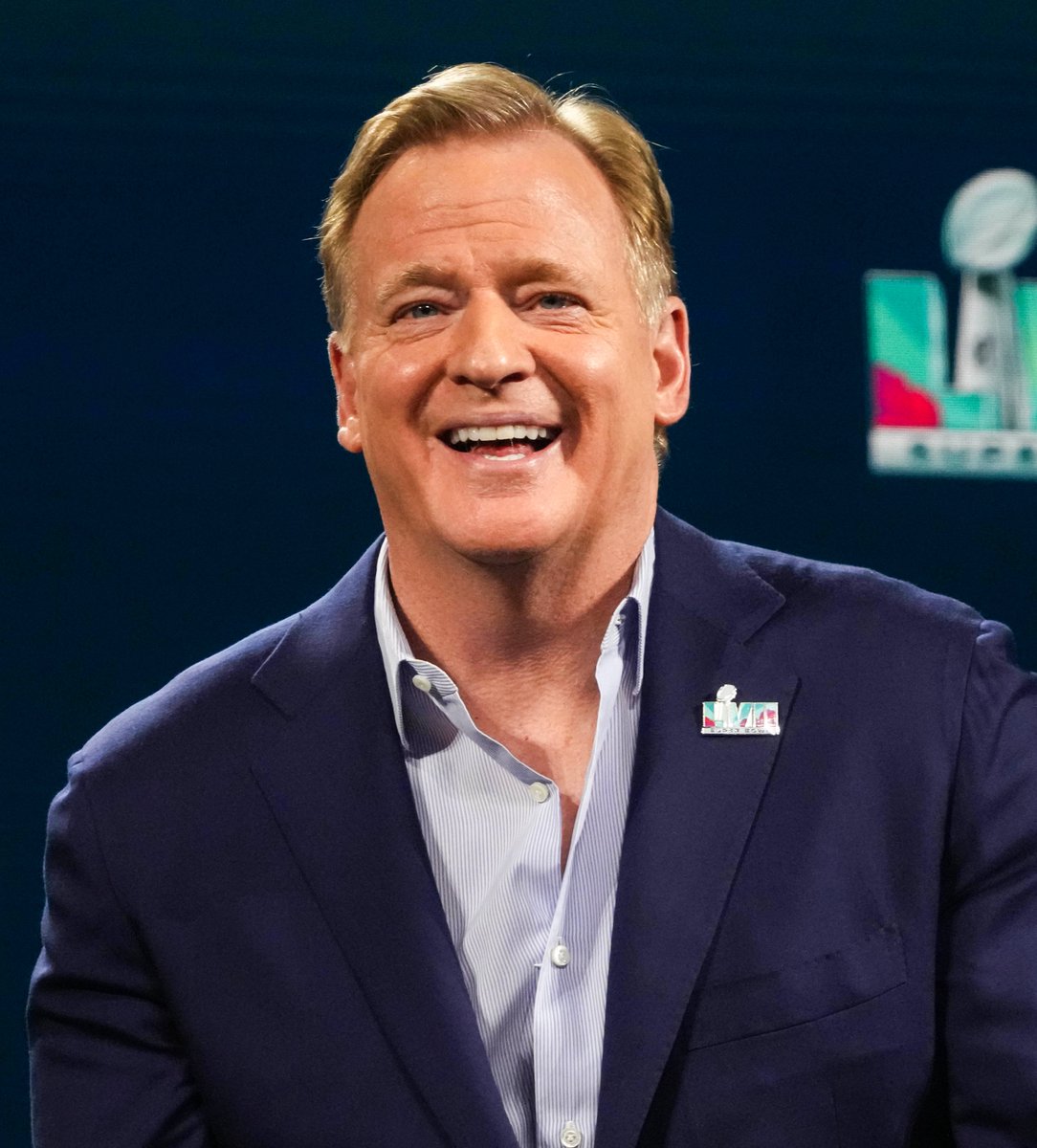 FOS's tweet photo. NFL Commissioner Roger Goodell is nearing a three-year extension that would push him to $700 MILLION in career earnings.

His most recent annual salary is believed to be nearly $64 million.