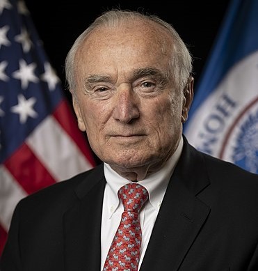TheOpsDesk's tweet photo. Check out our interview with Commissioner Bill Bratton, head of the BPD/NYPD/LAPD and author of several books. We cover a wide range of topics affecting our cities and our cops.  Its a must listen! Thanks Commissioner! @CommissBratton #Crime #Police #nypd  https://t.co/zreOB4lt1u https://t.co/CGozg7b5He