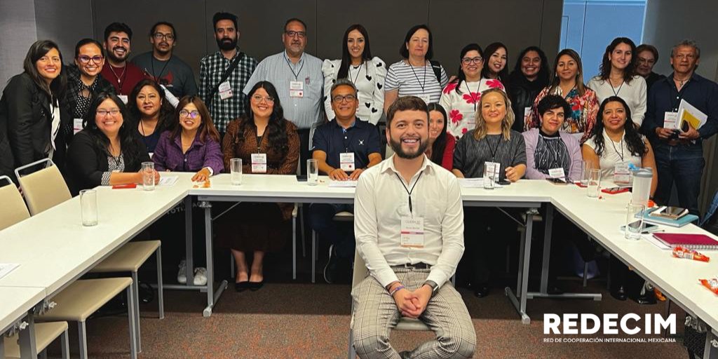 redecim's tweet photo. En el marco del 30 aniversario de @FundacionQuiera, participamos en el primer día del #EncuentroIFQs con el Taller Medir para avanzar: Monitoreo y Evaluación en las OSC
#redecim #impulsaelcambio #capacitacionosc https://t.co/c0JxbcI0rb