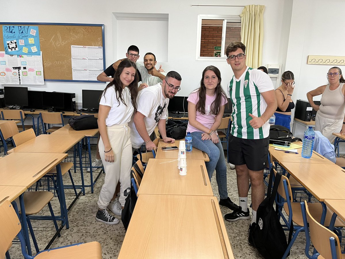 🧮 DPTO. ADMINISTRACIÓN | En la tarde de hoy, el alumnado del #S15AD continuó con las #dinamicas de #seleccion semanales trabajando el #liderazgo y la #EscuchaActiva en el módulo de #RRHH de ‘asistencia a la dirección’. 
¡Buen trabajo!👏🏻

#EquipoPolitecnico
#PolitecnicoMalaga