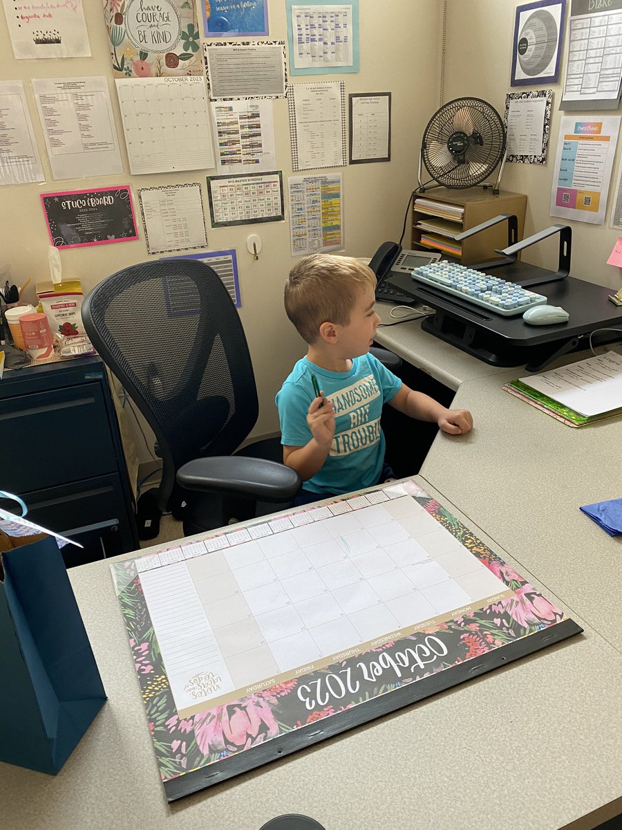 mssafermhs's tweet photo. Had a new coworker stop in for a visit this morning ☺️ #nephew #colty https://t.co/CKJj1a5uD3
