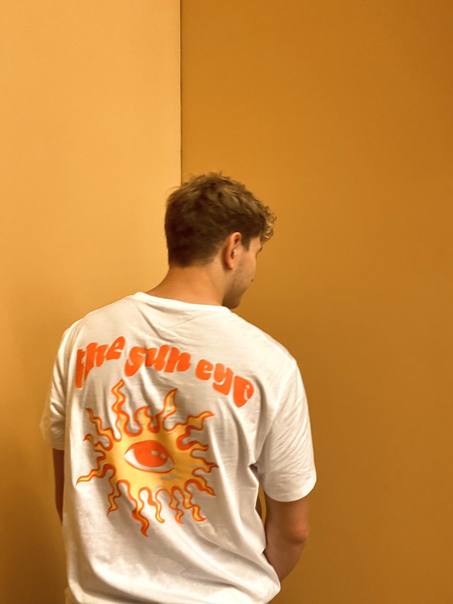 floww444's tweet photo. 🚨CONCOURS 🚨

Pour fêter mes 1k jte fais gagner un tee « the sun eye » ! ☀️

Pour participer c’est simple : FOLLOW moi et RT ce tweet https://t.co/OQOdt86IkZ