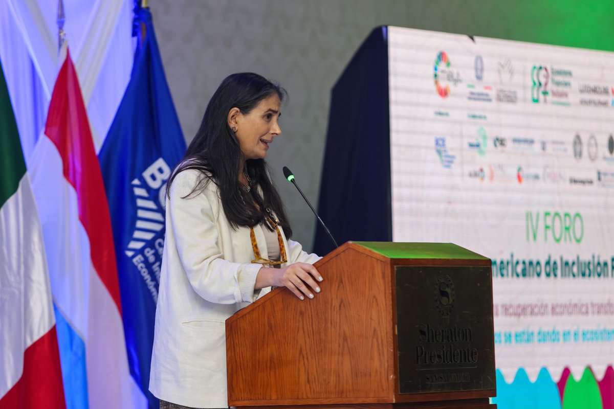 MITURElSalvador's tweet photo. La inclusión financiera es imprescindible para el desarrollo sostenible de los países de la región y brindar a las mujeres la oportunidad de empoderarse social y económicamente", destacó @BandesMiriam, Representante de ONU Mujeres El Salvador. https://t.co/gW5XF1iZyR