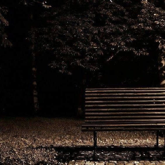 يسودُ #الصمتُ وَتَبْقَى ثوِرِة الأنفآسِ، أَلَا يَا #صَدْر لَا تَزْفِر وهوّنها