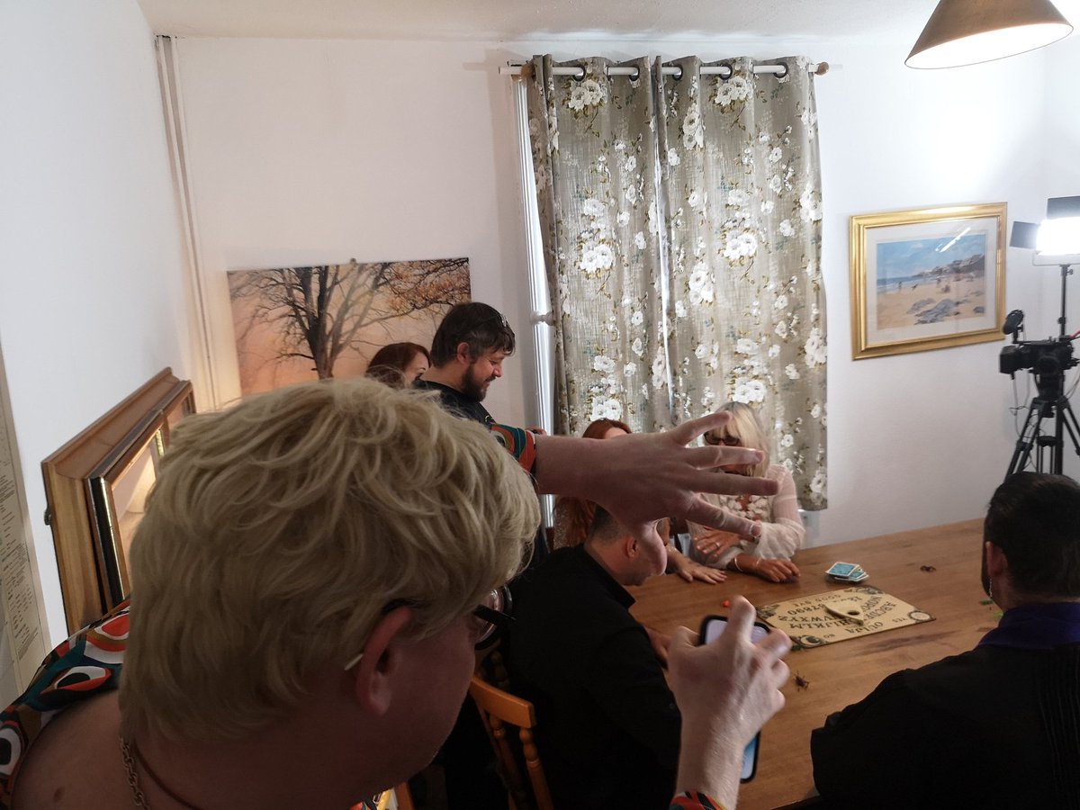 eileenstarlet's tweet image. Day five of filming and we're happy to be indoors, unlike yesterday 😂 🐛🐜🕷️
#filming #filminginprogress #silenceonset #horrorjunkie
@jasonimpey @deanmeadowsfilm