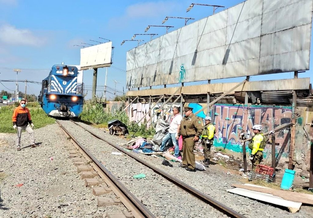 CarabCoquimbo's tweet image. El permanente diálogo con comunidades universitarias y usuarios de locomoción colectiva, nos llevó hasta #Amunátegui con #Ruta5, donde junto a @munilaserena desmantelamos un ruco y controlamos a 7 individuos, que atemorizaban a vecinos del sector. Unidos por + seguridad 💪.