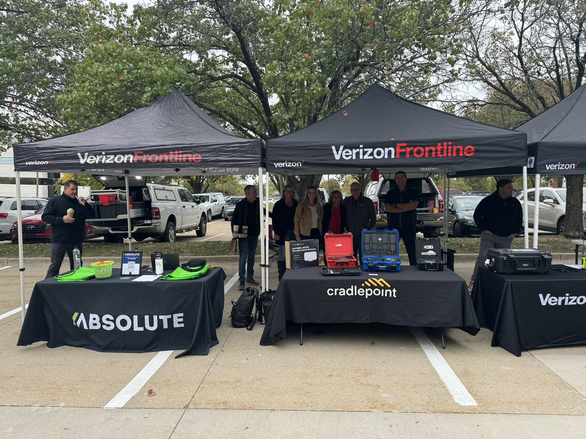 MancusoBrian's tweet photo. Today we are at the #verizon roadshow in #desmoines showing #cradlepoint solutions used by #verizonresponse teams. Awesome solutions look at all the #5G cradlepoint routers in the wild #cdwg #e300 #e3000 #r2105 #r1900 #w2005 #w1850 #4ksolutions #mbk #sdk #rcn #mobilebroadbandkit https://t.co/Sd3tDInUYa