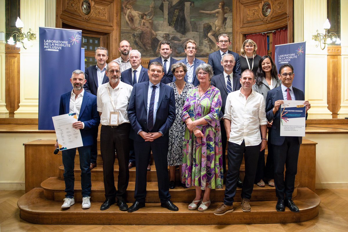 Hier soir, le Laboratoire de la Mobilité inclusive a célébré ses 10 ans à l’ Académie du Climat. 
A l’occasion les membres du LMI ont souhaité réaffirmer avec force leur engagement à travers une déclaration commune https://lnkd.in/ecKuZbV4