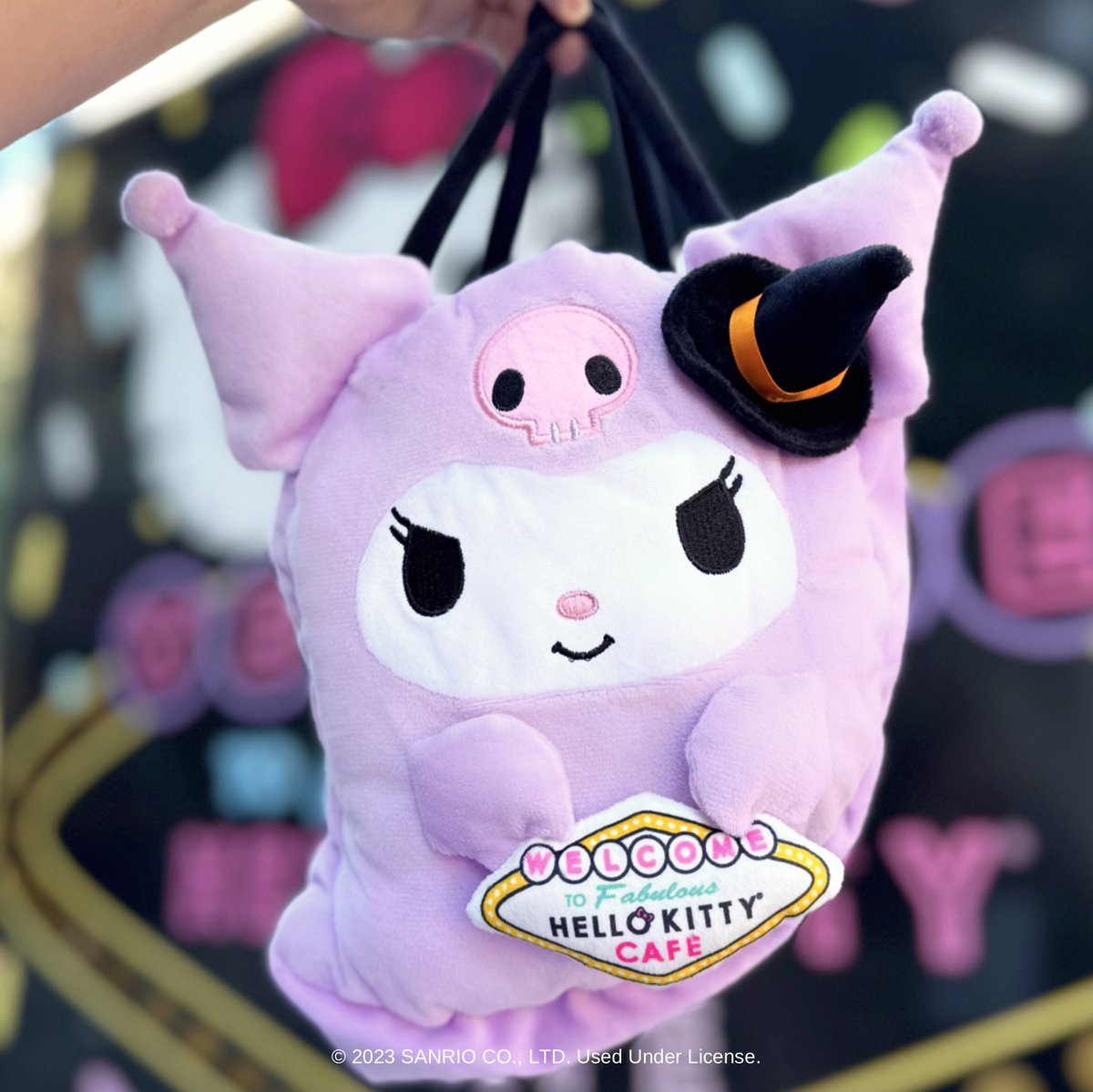 No tricks, this exclusive Kuromi plush tote is such a treat! 👻Available this month only at our #HelloKittyCafe Vegas locations✨