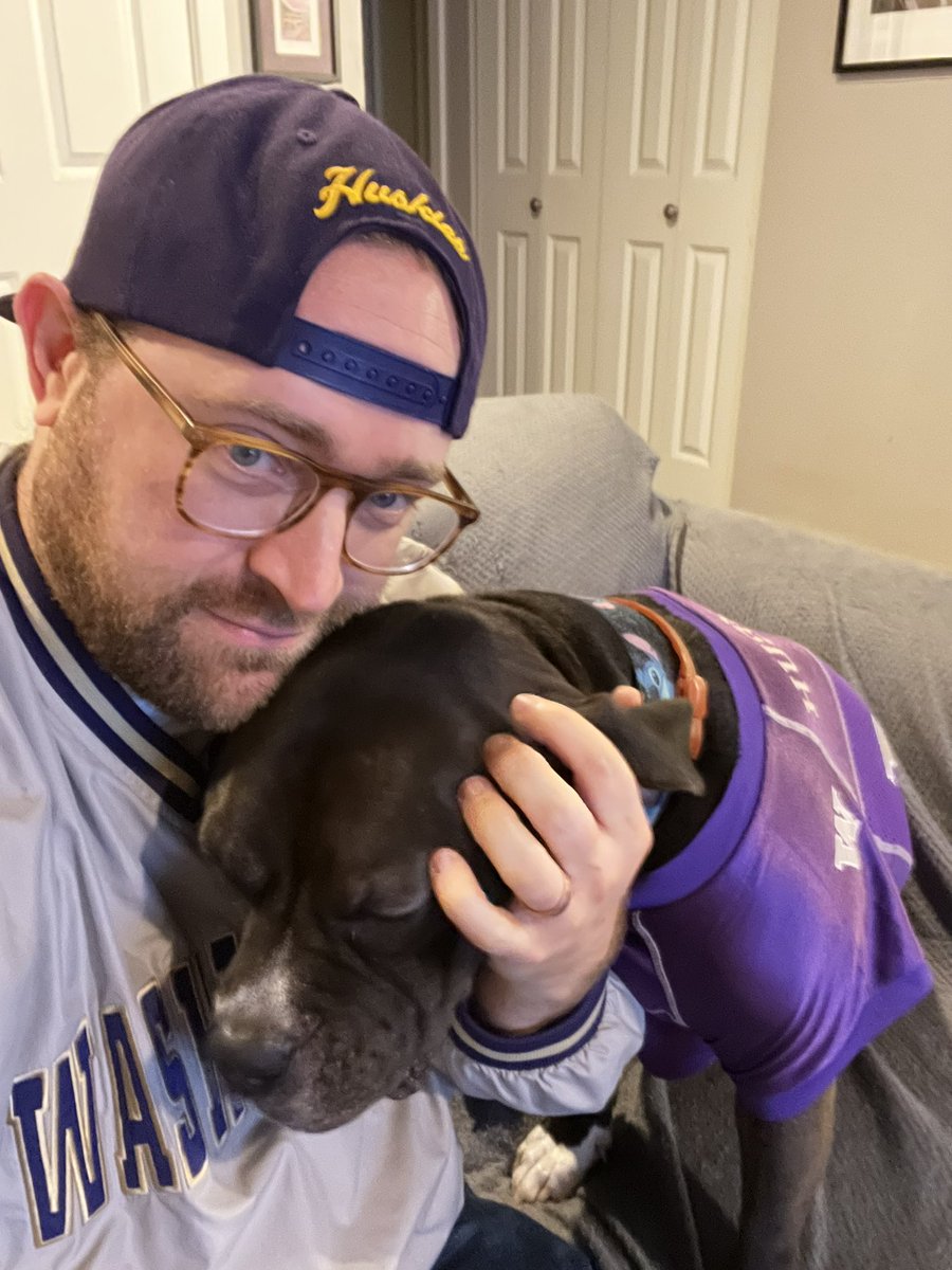 Hooligan7_StSUW's tweet photo. @Pattapit @heyhalverson @UWBolt @UWSquints @uwchelsita @uwleah @HoodHusky @evanfeather42 @eriggs @JoshuaTufts @MisterRooney @UWFBopinions @Tequilla_UW @UWpsychopath @UWAthletics @cat_clark @Barstoolhuskies @simplyseattle #WashingtonWeek #WashingtonWednesday
Apollo’s in too! Go Dawgs! https://t.co/yQ6z1KHyvI