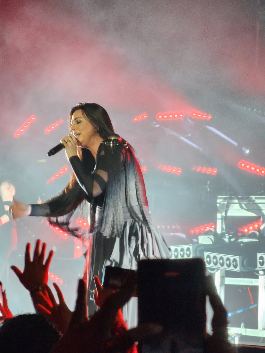 charlytv92's tweet photo. 20 años después, seguimos amando la música de Evanescence y si Dios presta vida, aquí estaremos para otros 20 más. 🤘🏼
#20YearsOfFallen 😻😻 https://t.co/NYs9eTKwlo